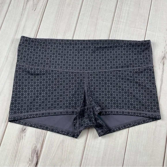 Lululemon Boogie Micro Shorts Women’s 10 Diamond Geometric Print Baddie Low Rise - Picture 1 of 12